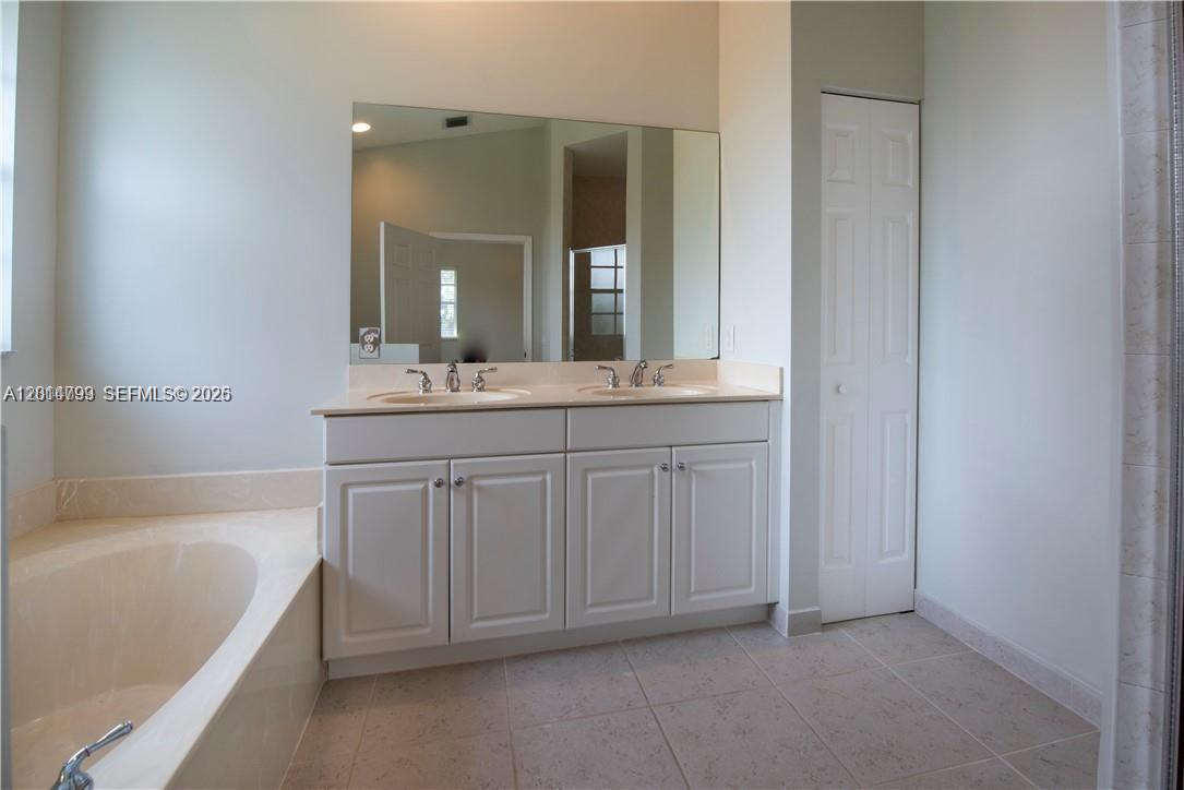 ROLLING HILLS GOLF & TENN - Residential
