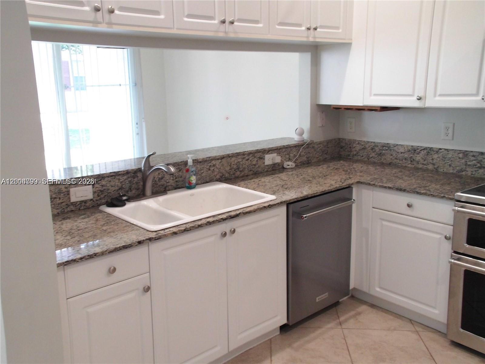 ROLLING HILLS GOLF & TENN - Residential