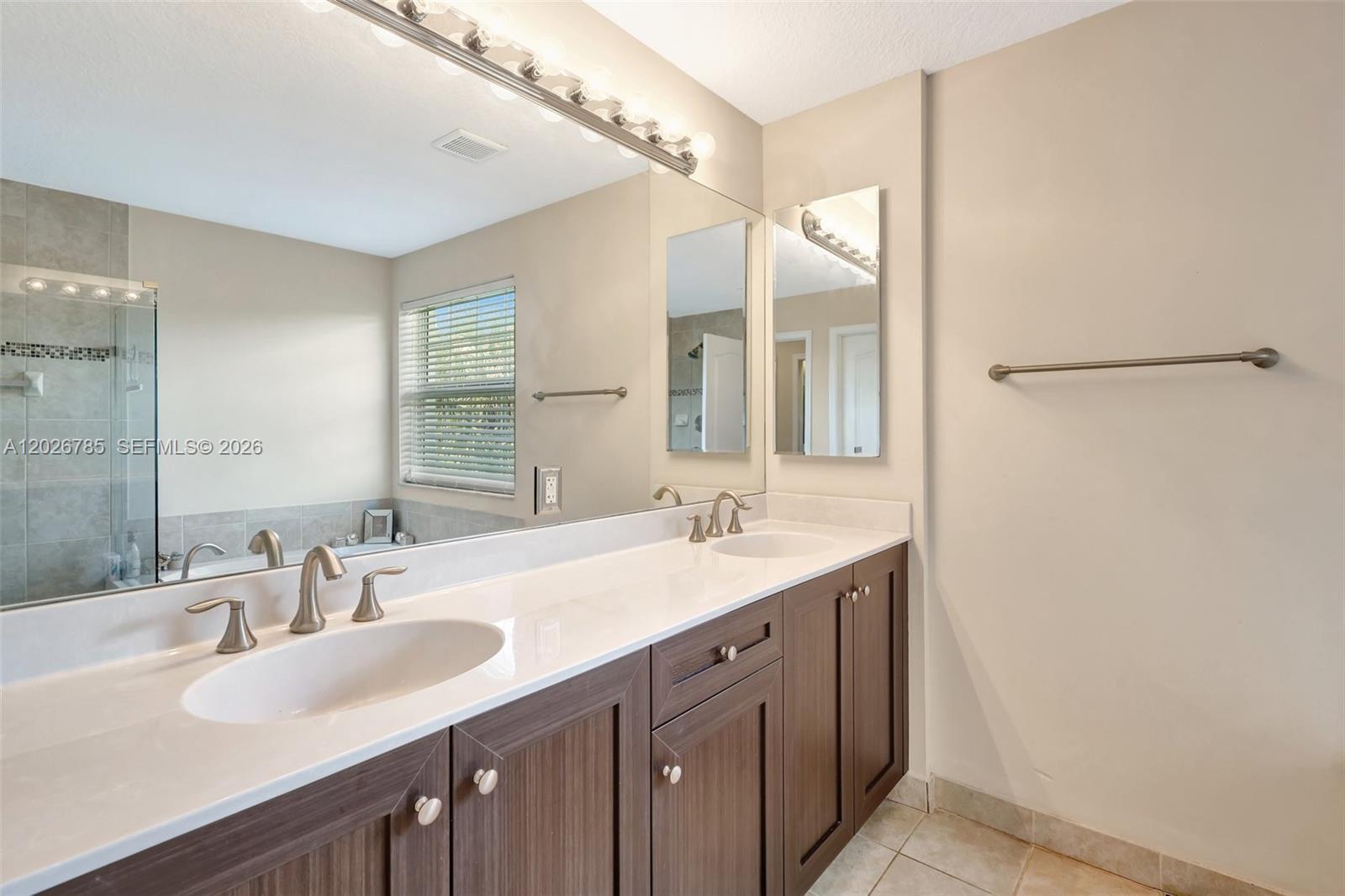 COLONY LAKE - Residential
