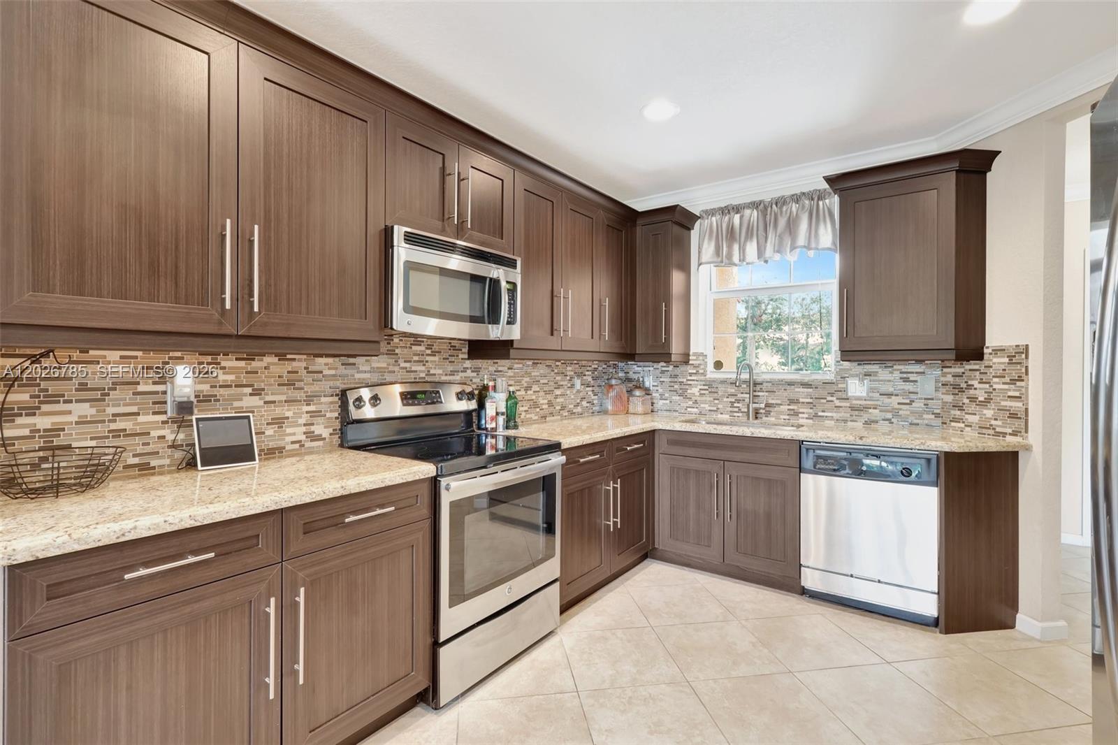 COLONY LAKE - Residential