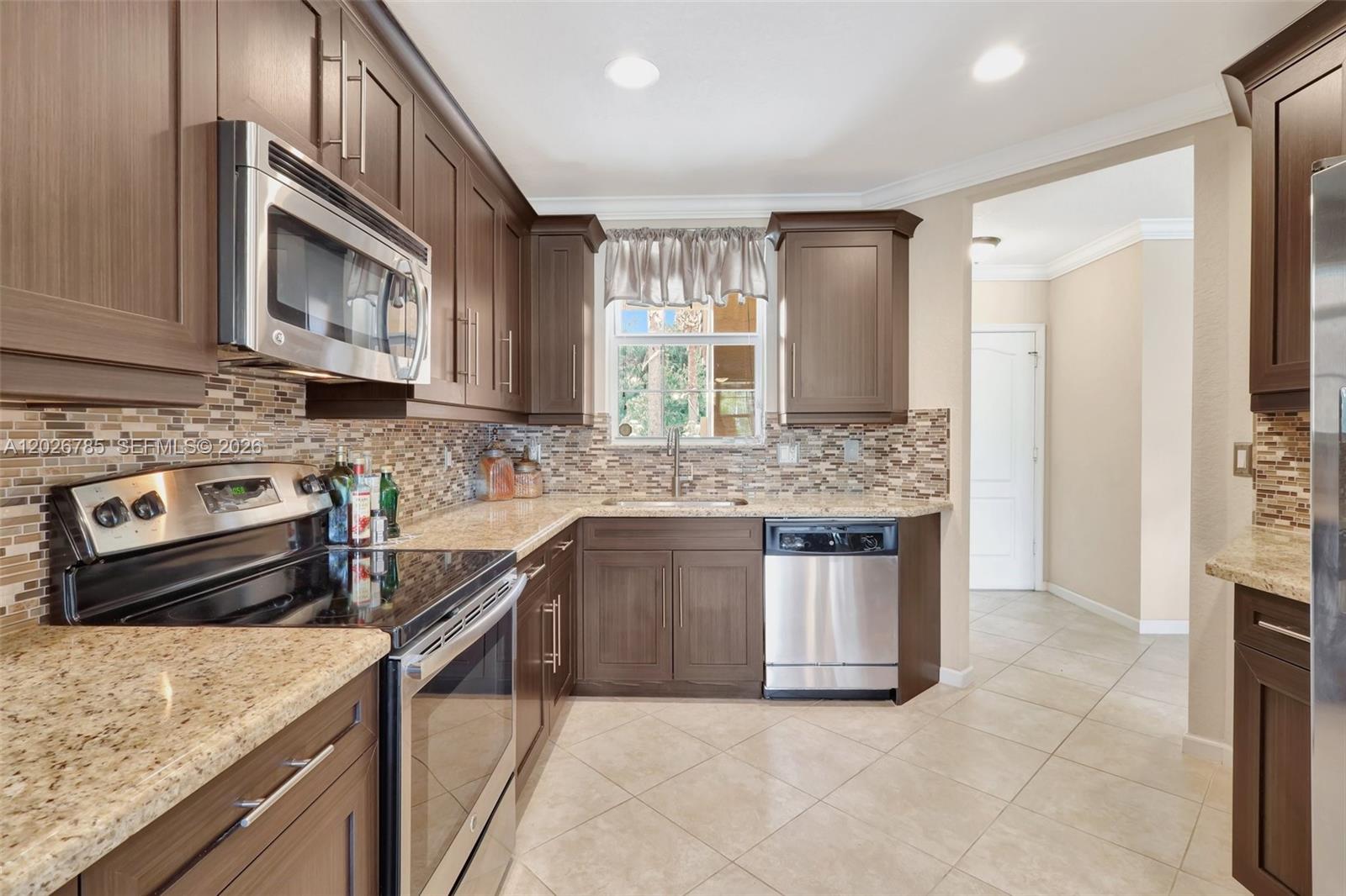 COLONY LAKE - Residential