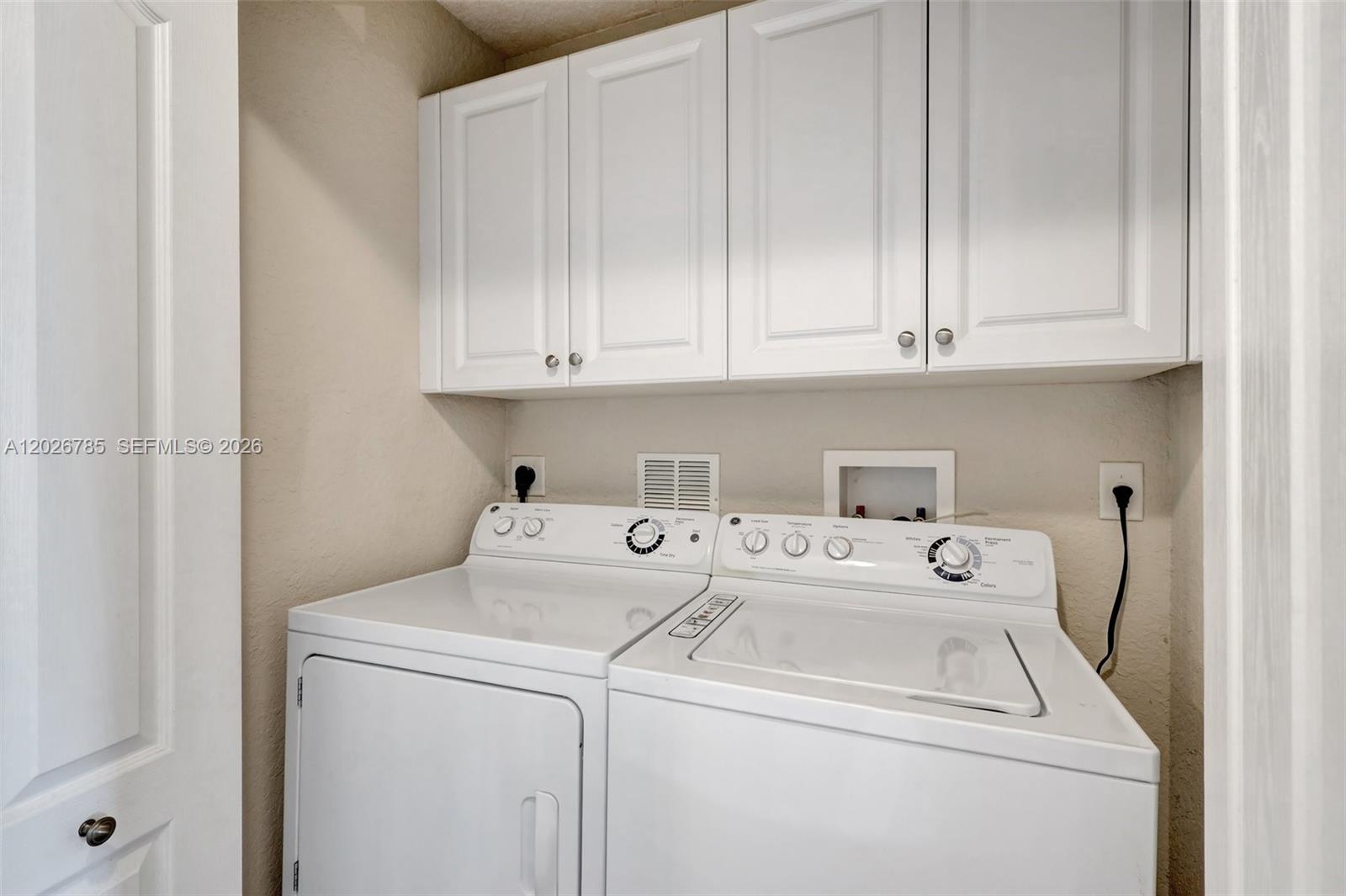 COLONY LAKE - Residential
