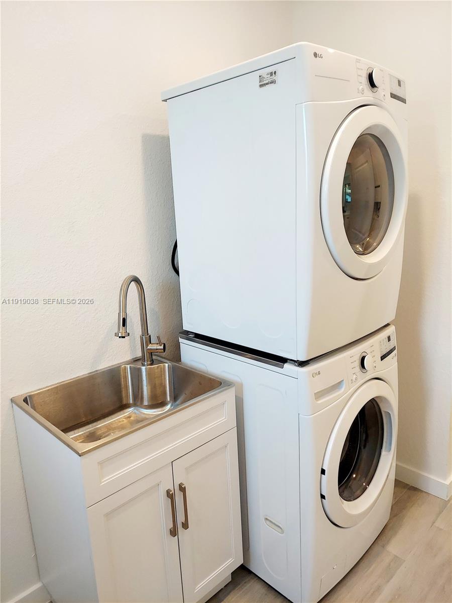 OAKLAND PARK SECOND ADD - Residential