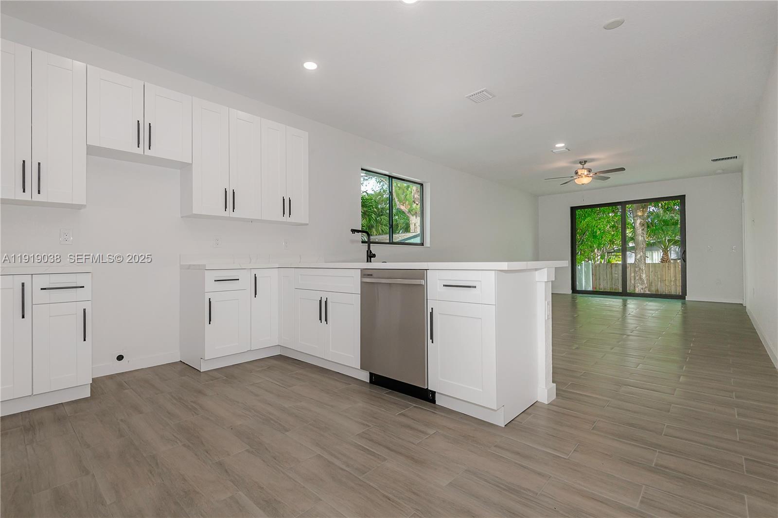 OAKLAND PARK SECOND ADD - Residential