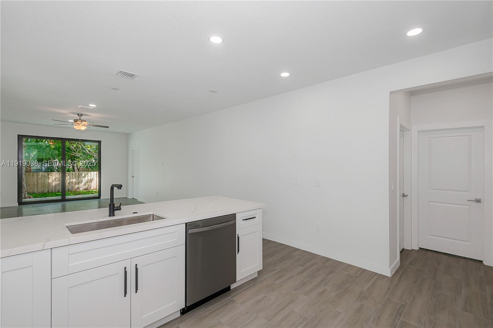 OAKLAND PARK SECOND ADD - Residential