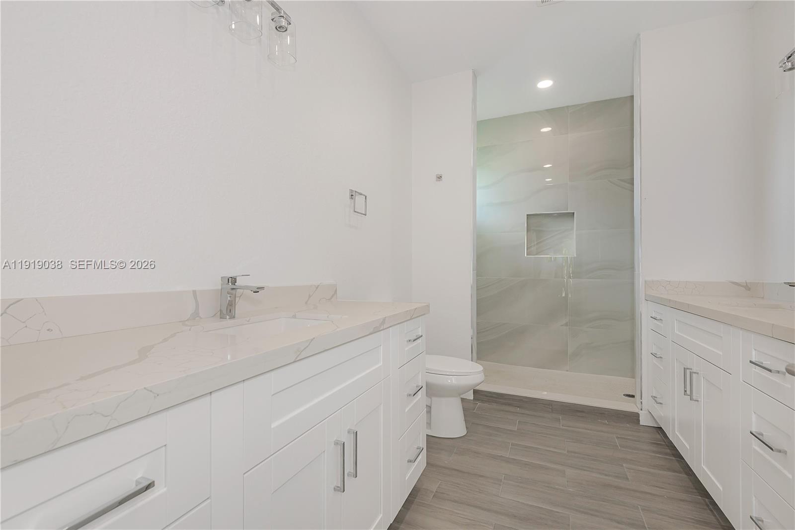 OAKLAND PARK SECOND ADD - Residential