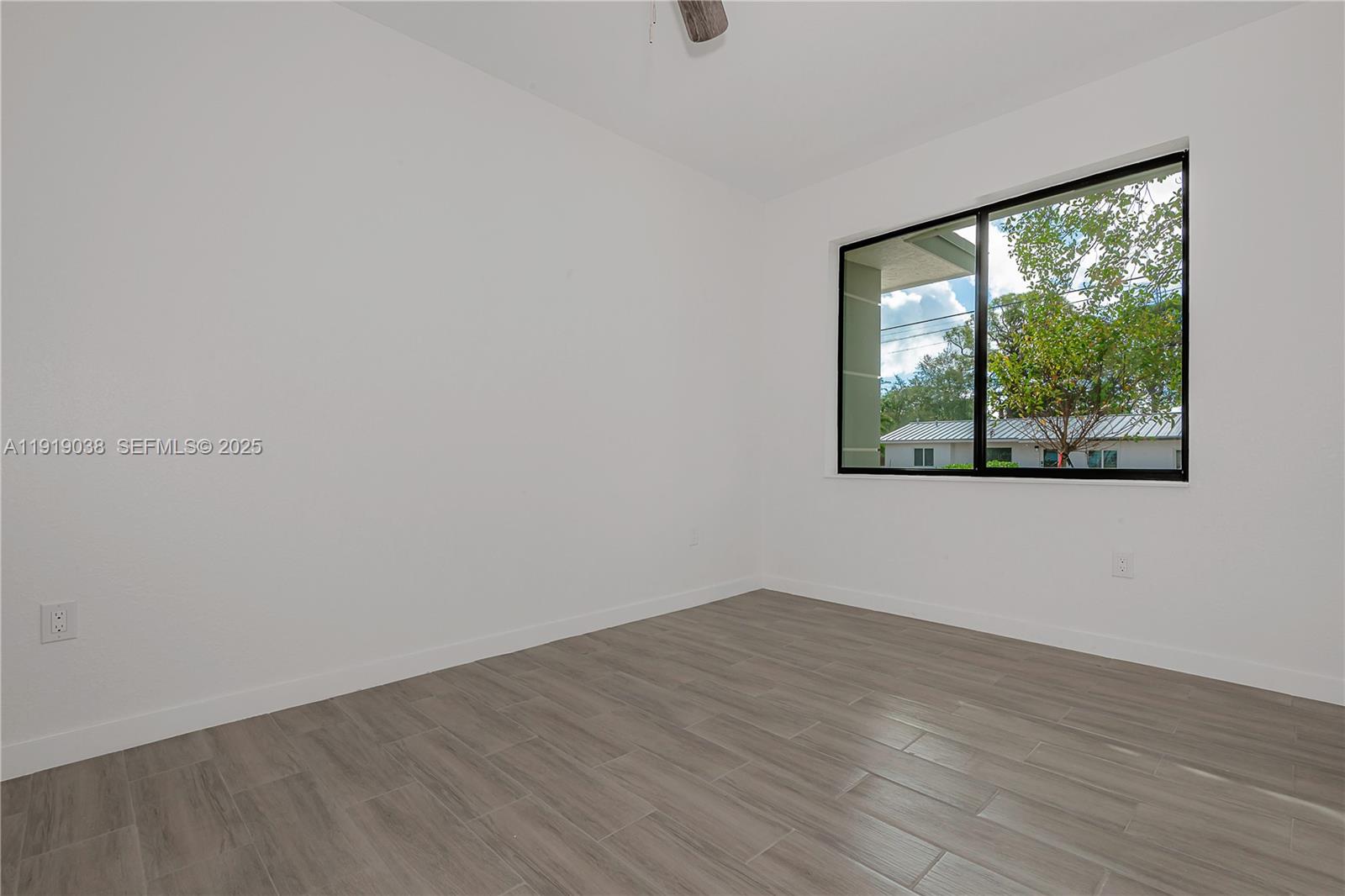 OAKLAND PARK SECOND ADD - Residential