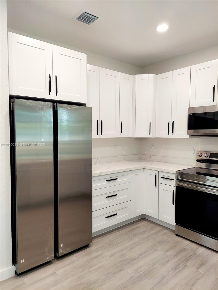 OAKLAND PARK SECOND ADD - Residential