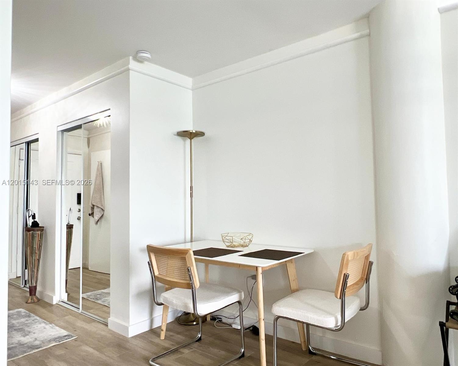 BAYSHORE YACHT & TENNIS C - Residential Lease