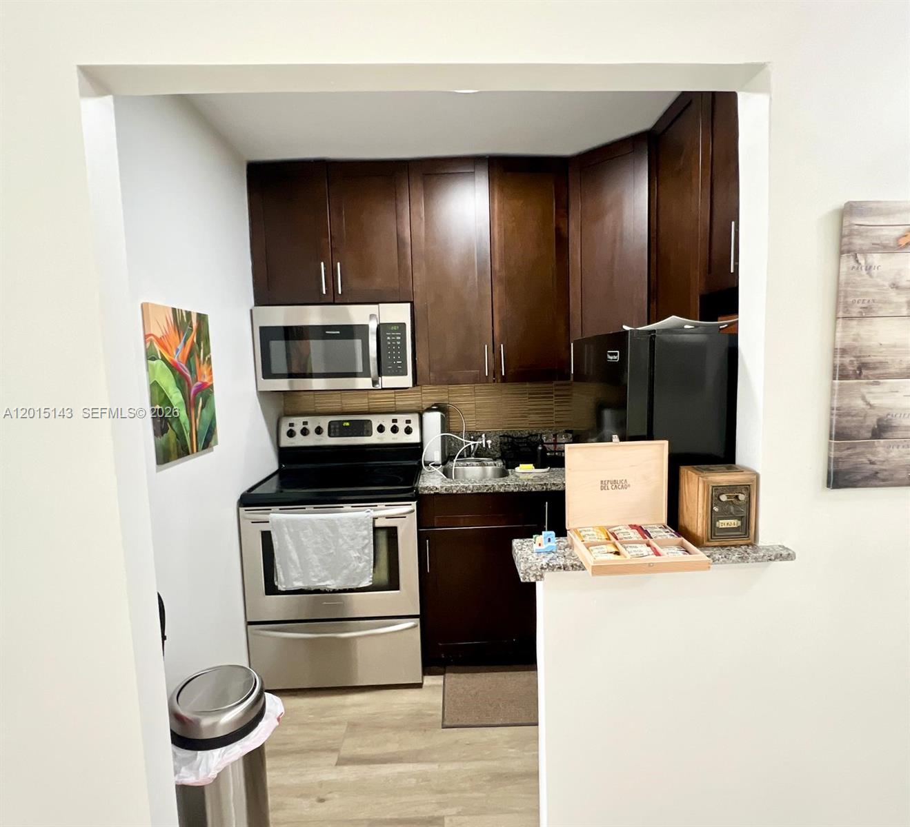 BAYSHORE YACHT & TENNIS C - Residential Lease