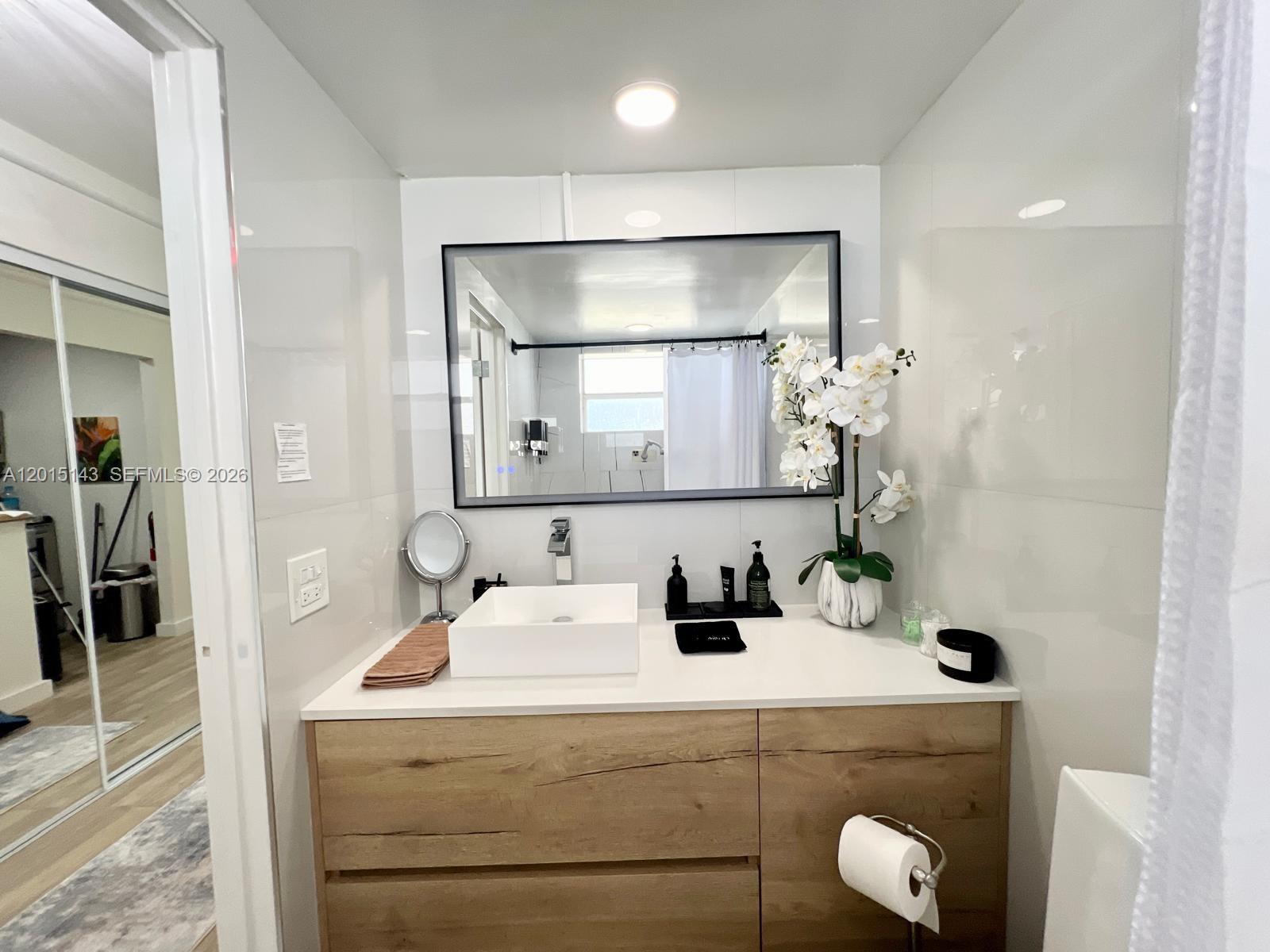 BAYSHORE YACHT & TENNIS C - Residential Lease