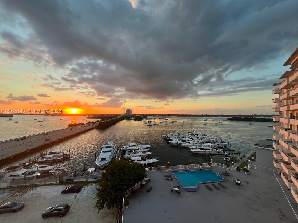 BAYSHORE YACHT & TENNIS C - Residential Lease