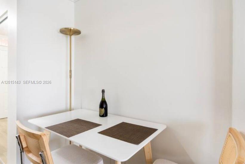 BAYSHORE YACHT & TENNIS C - Residential Lease