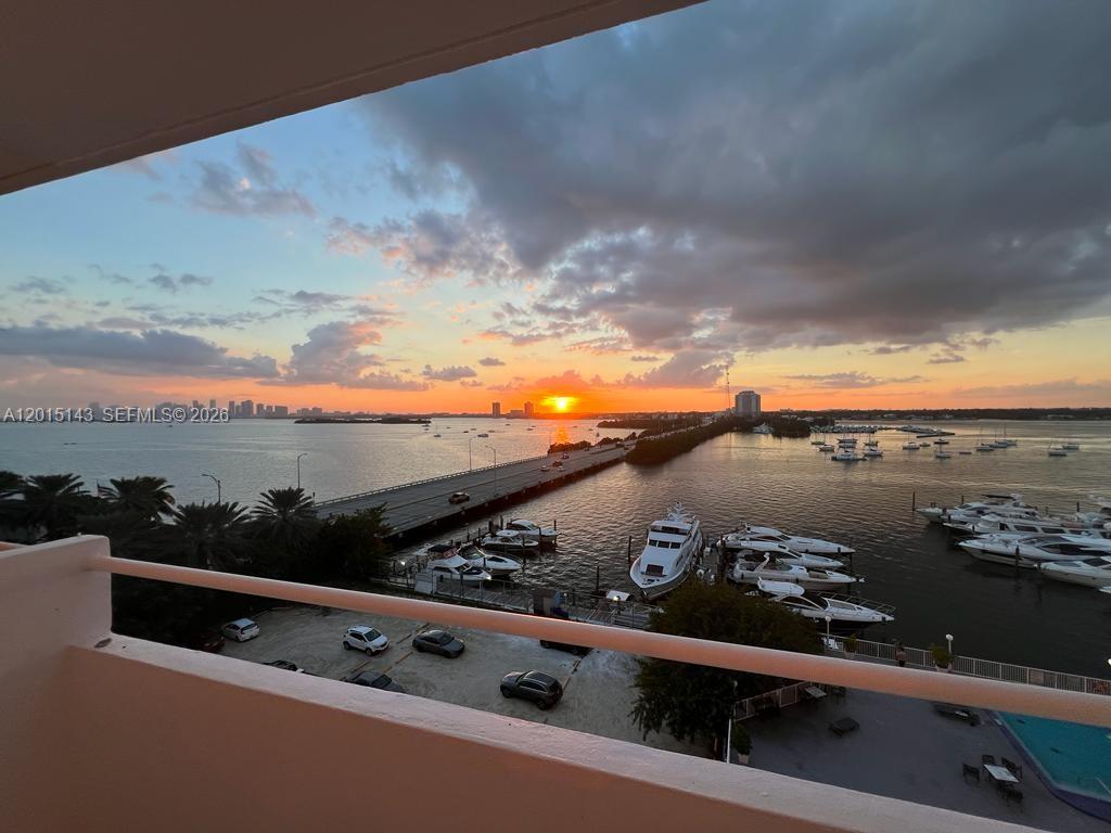 BAYSHORE YACHT & TENNIS C - Residential Lease