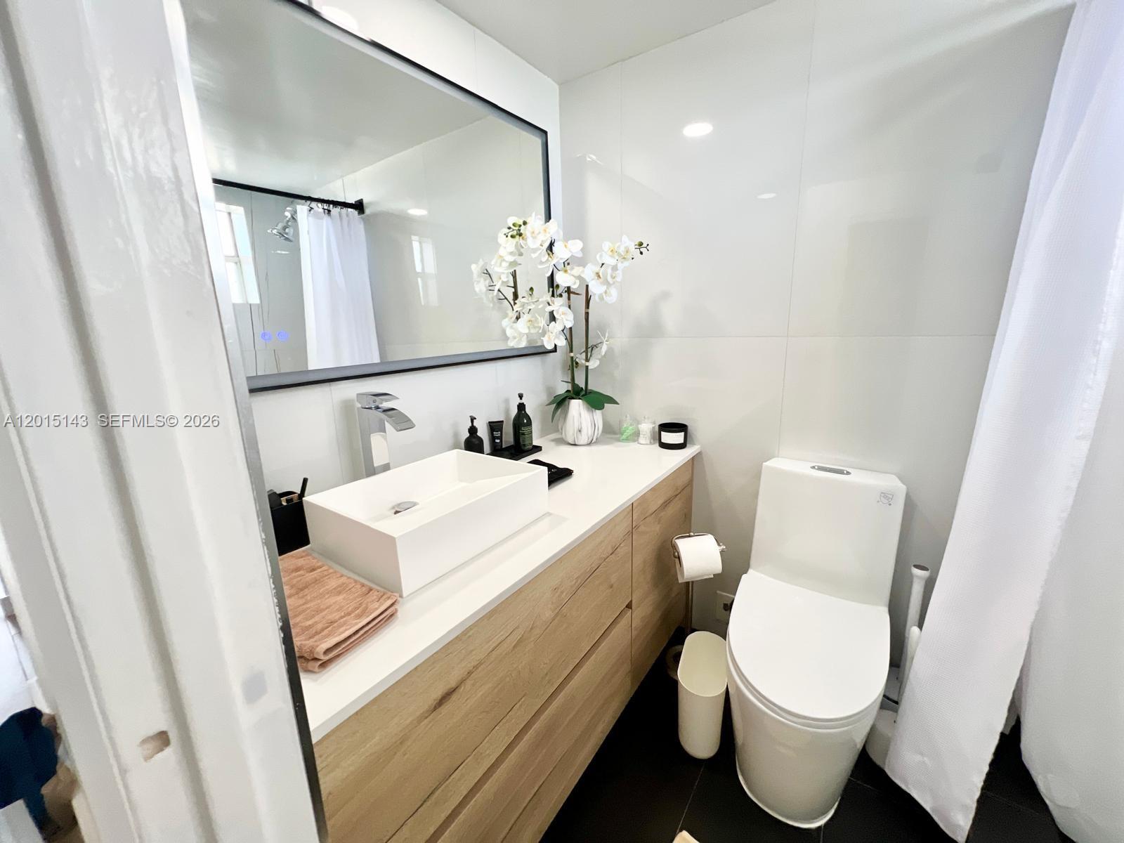 BAYSHORE YACHT & TENNIS C - Residential Lease