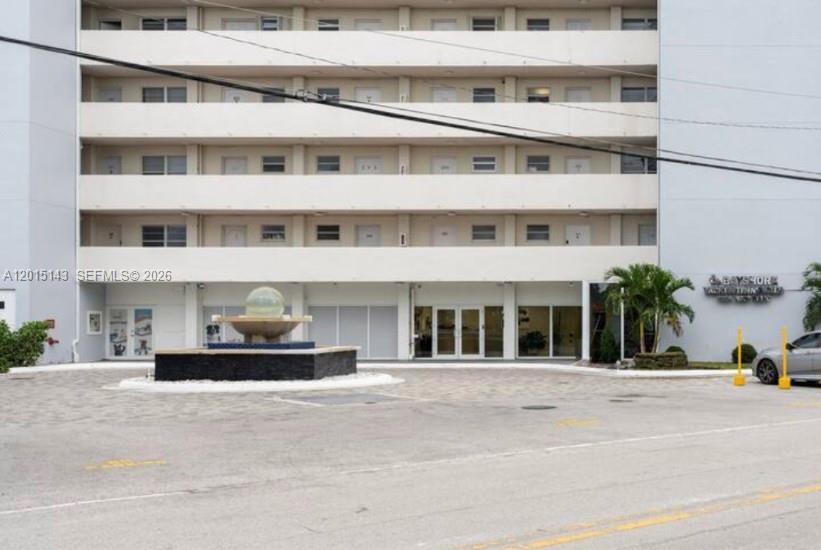 BAYSHORE YACHT & TENNIS C - Residential Lease