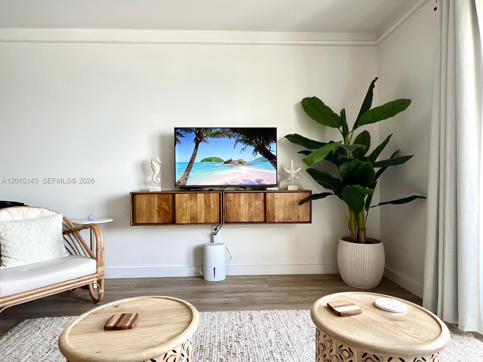 BAYSHORE YACHT & TENNIS C - Residential Lease