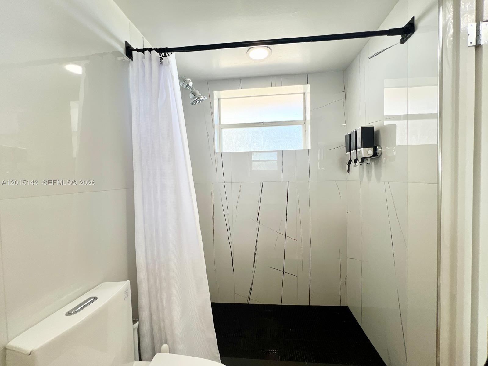 BAYSHORE YACHT & TENNIS C - Residential Lease