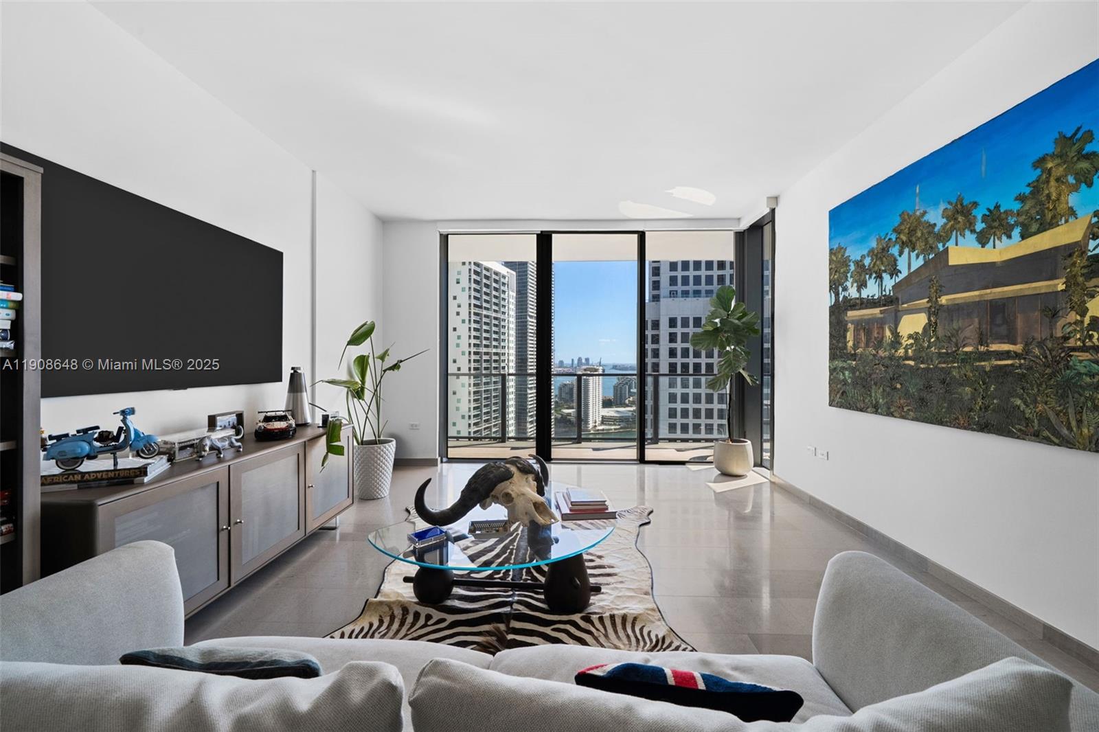 REACH CONDO - Residential