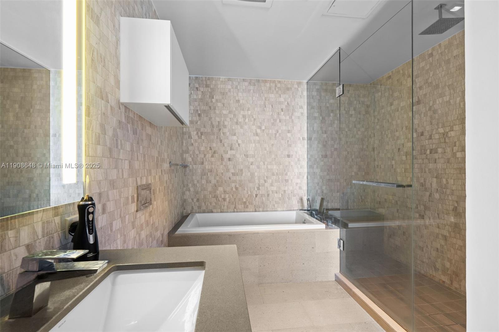 REACH CONDO - Residential