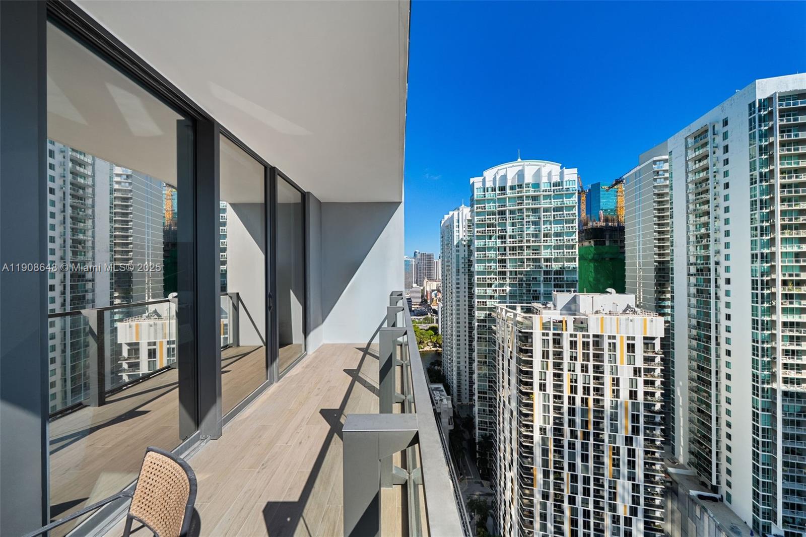 REACH CONDO - Residential