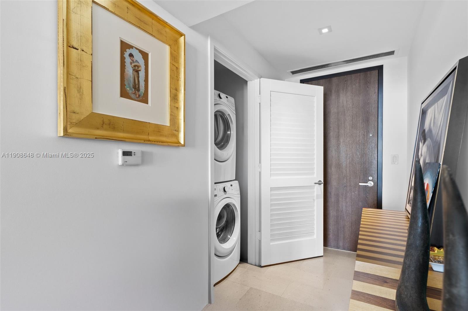 REACH CONDO - Residential