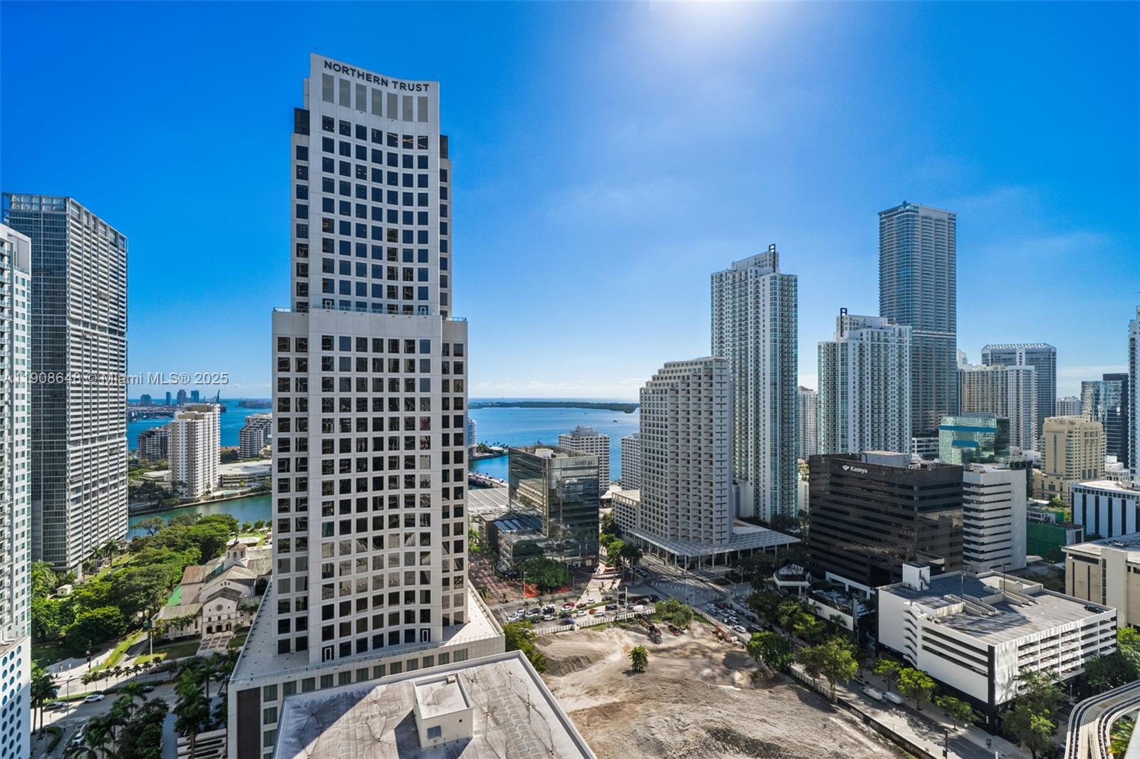 REACH CONDO - Residential