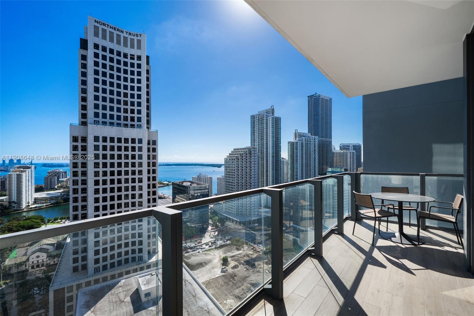 REACH CONDO - Residential