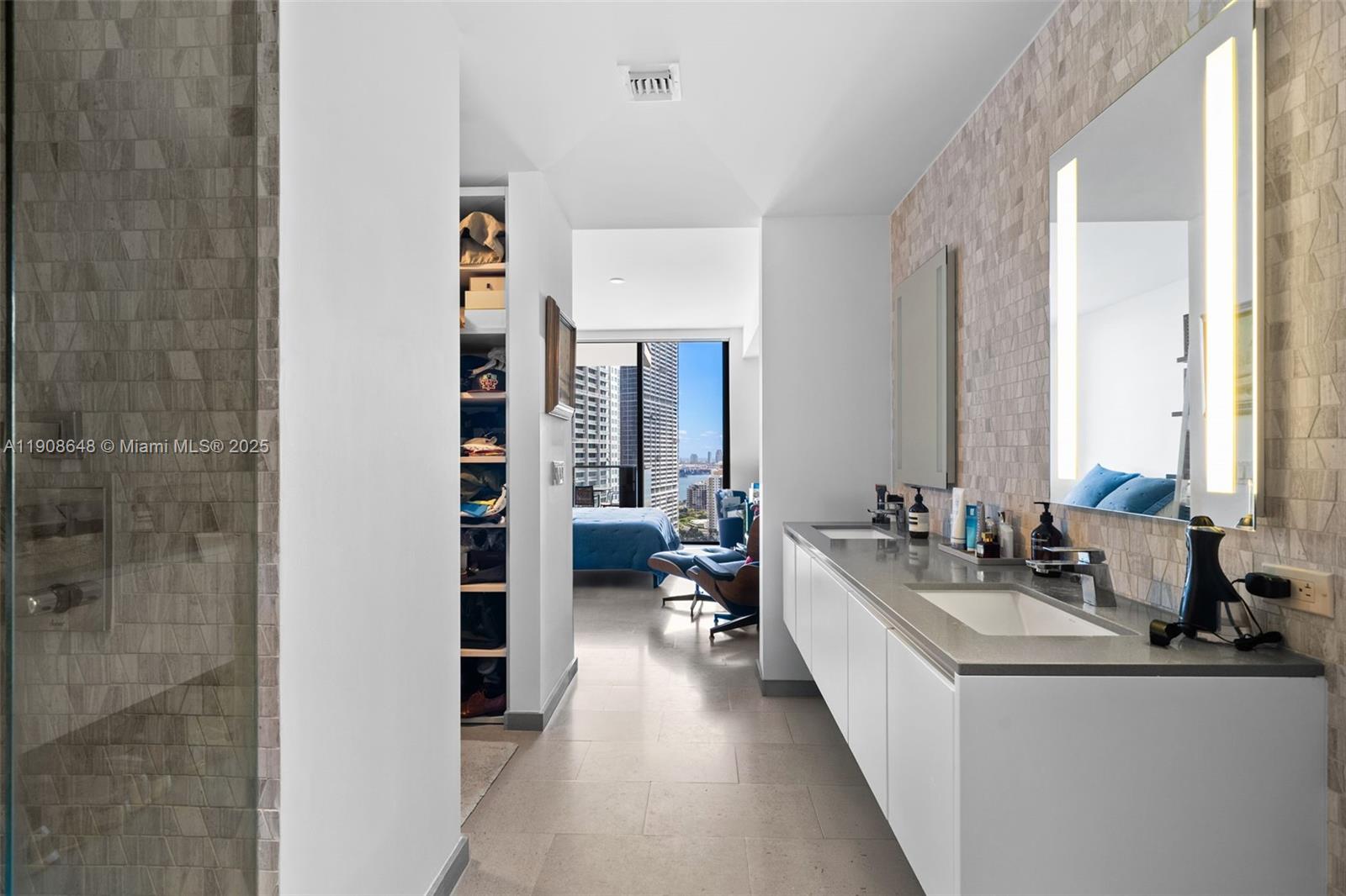 REACH CONDO - Residential