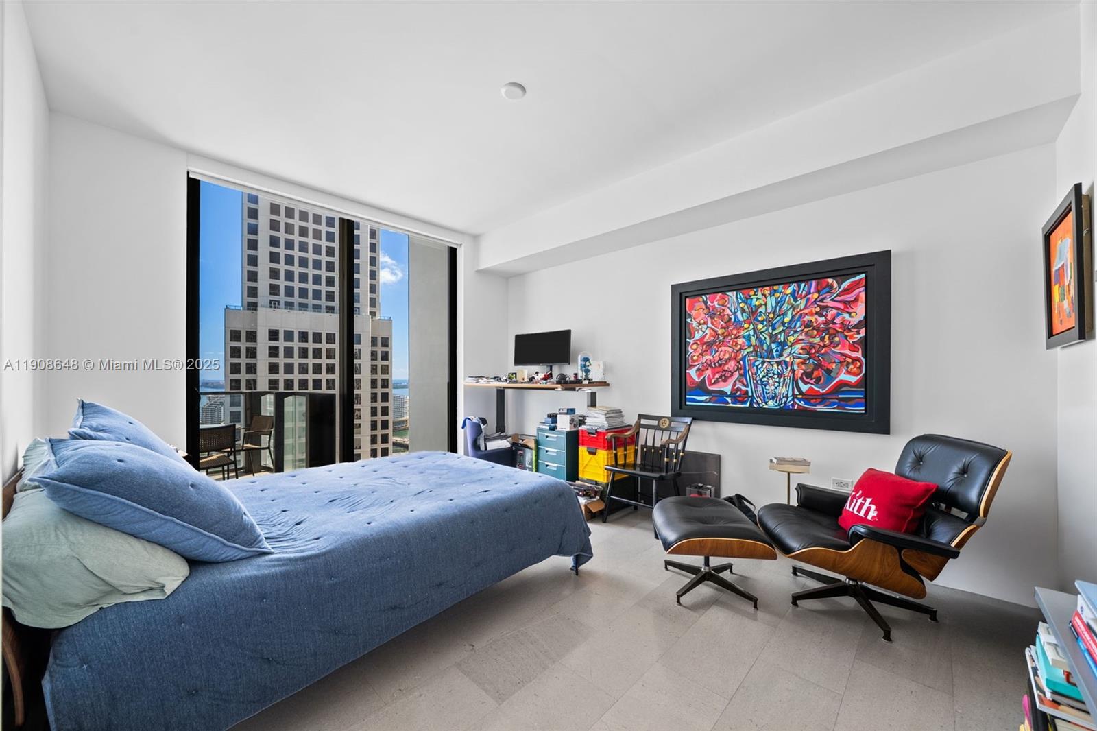 REACH CONDO - Residential