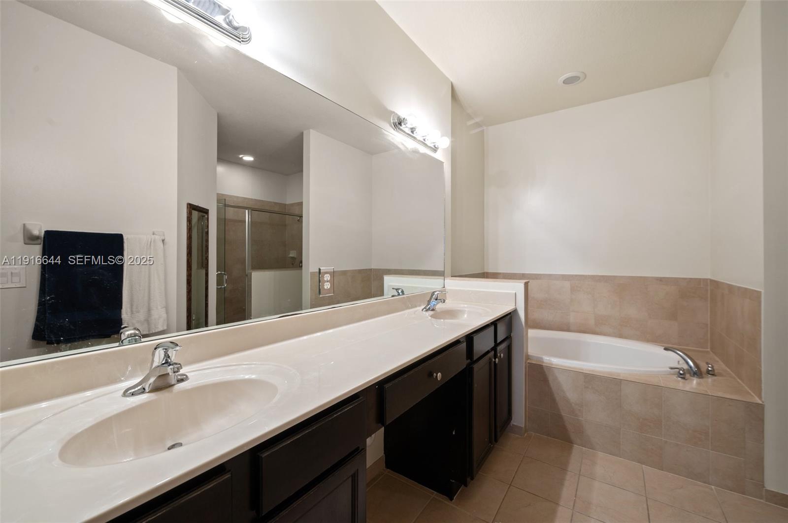 LAKES BY THE BAY FAYE REP - Residential