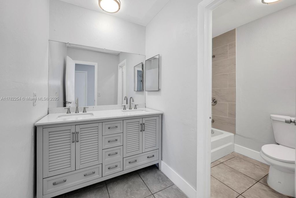 Photo of 510 SE 12th Ct #6, Fort Lauderdale, FL 33316 (MLS # A11782254)