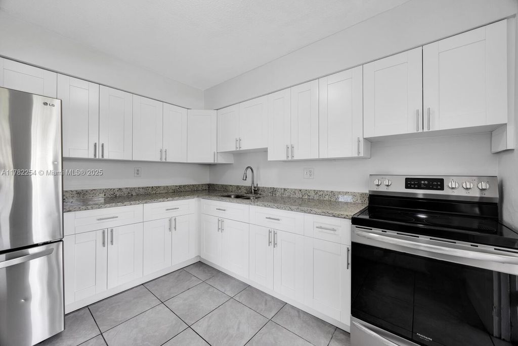 Photo of 510 SE 12th Ct #6, Fort Lauderdale, FL 33316 (MLS # A11782254)