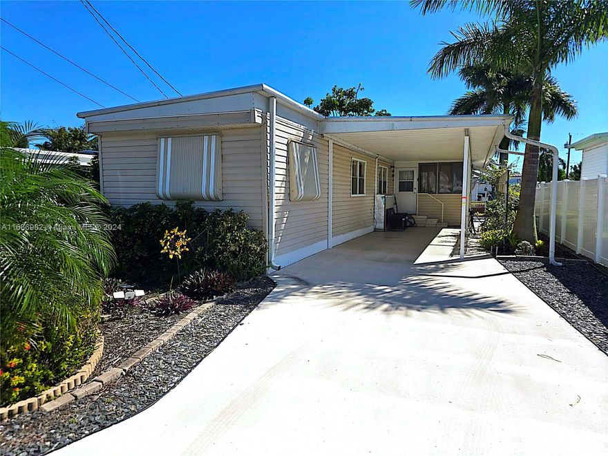 Nice Mobil Home 55 +,  in the heard of Boynton Beach. We own the land. HOA is only $87 monthly.  2 Bedrooms, 2 Badroom, and extra family florida room. A/C is new from 2023, hot water heather 2020. Big Backyard in artificial green carpet with canal view, lot of space to garden set up. Carpot for two cars, 3 small storages in the back, Laundry room with washer and dryer. The house is completely furniture ( optional )