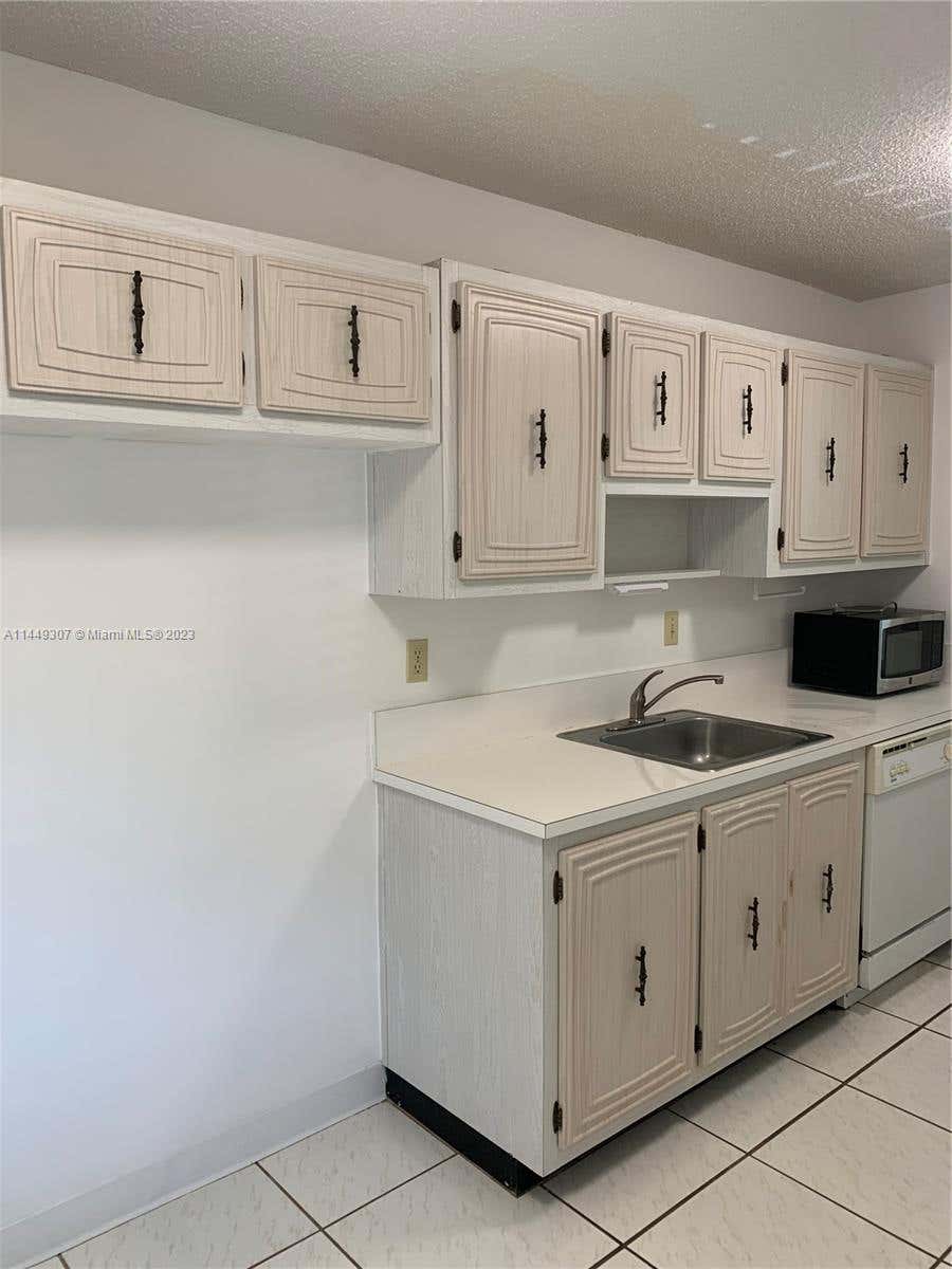 Photo of 13950 Via Flora #F, Delray Beach, FL 33484 (MLS # A11449307)