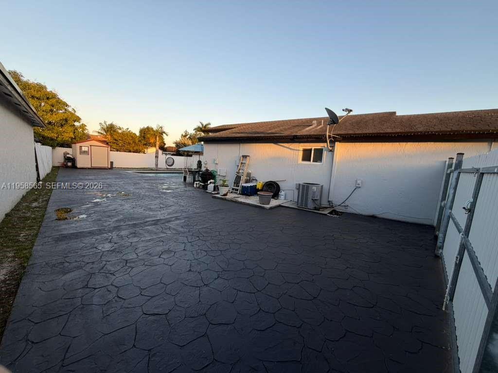 SOUTH MIAMI LAKES - Residential