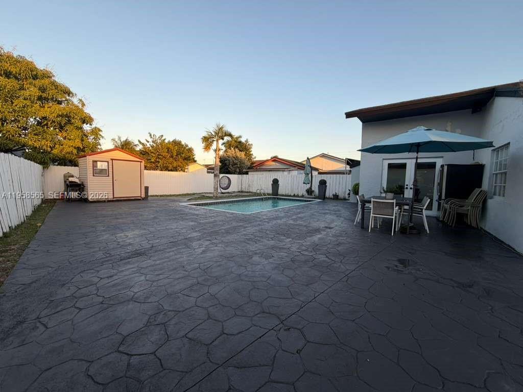 SOUTH MIAMI LAKES - Residential