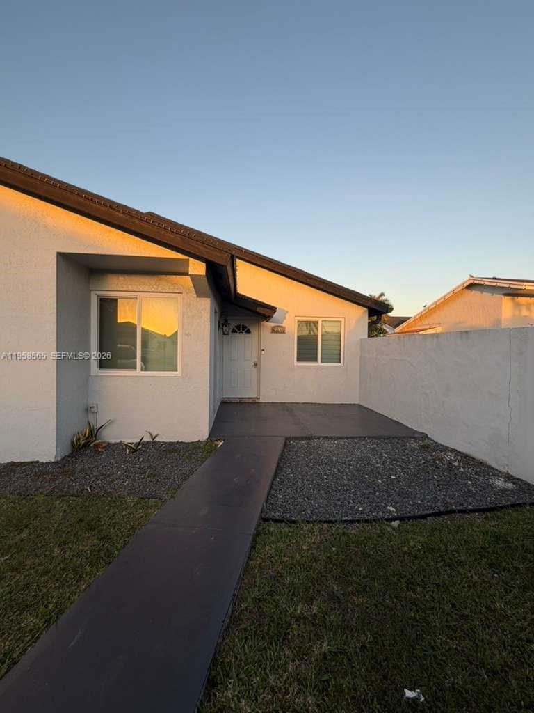 SOUTH MIAMI LAKES - Residential