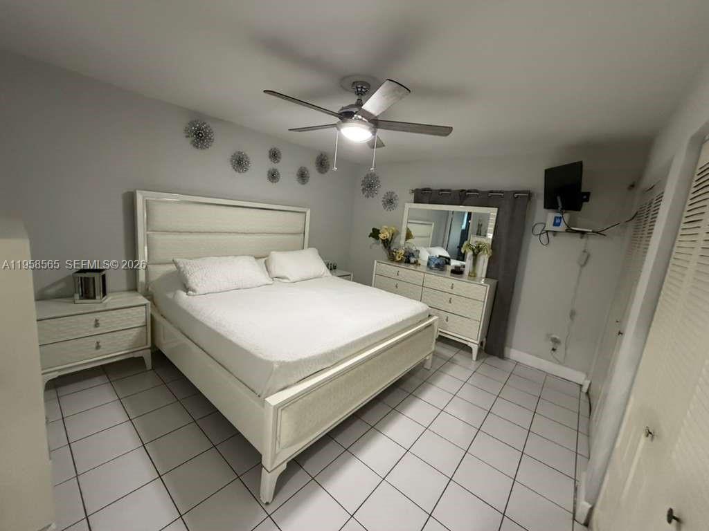 SOUTH MIAMI LAKES - Residential