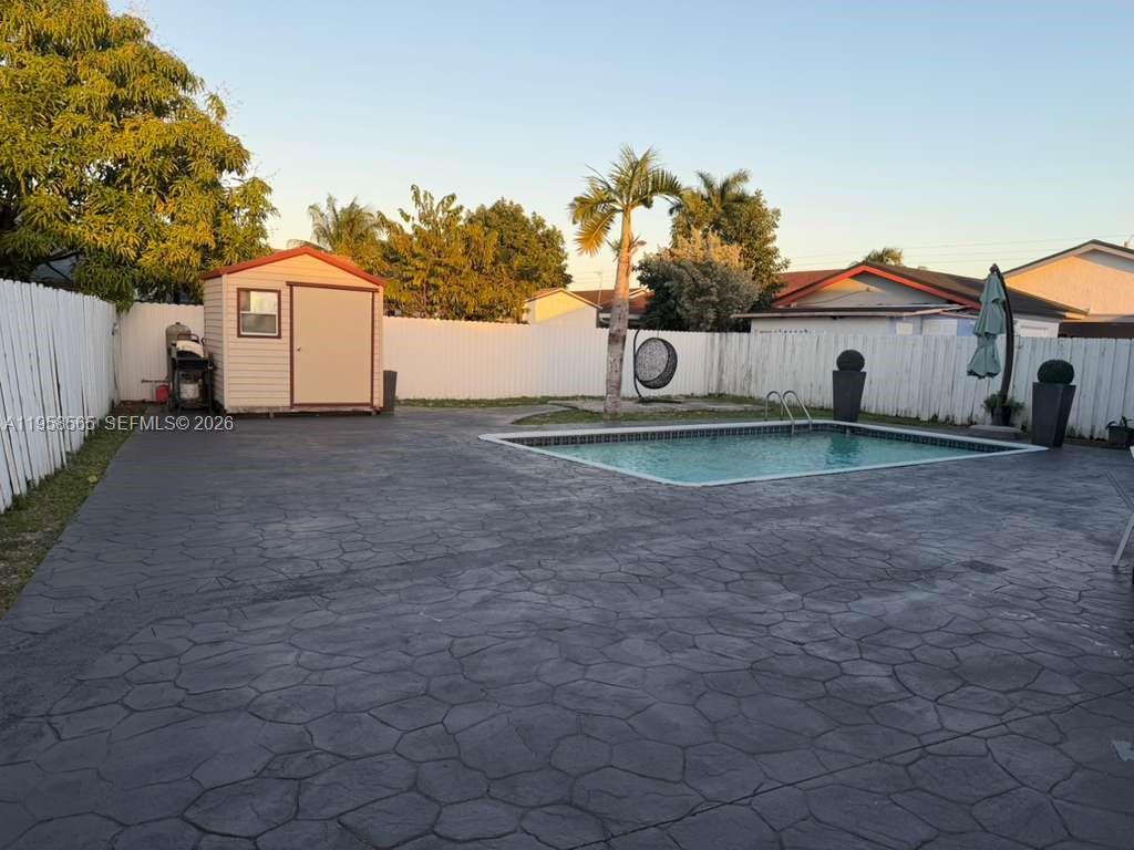 SOUTH MIAMI LAKES - Residential