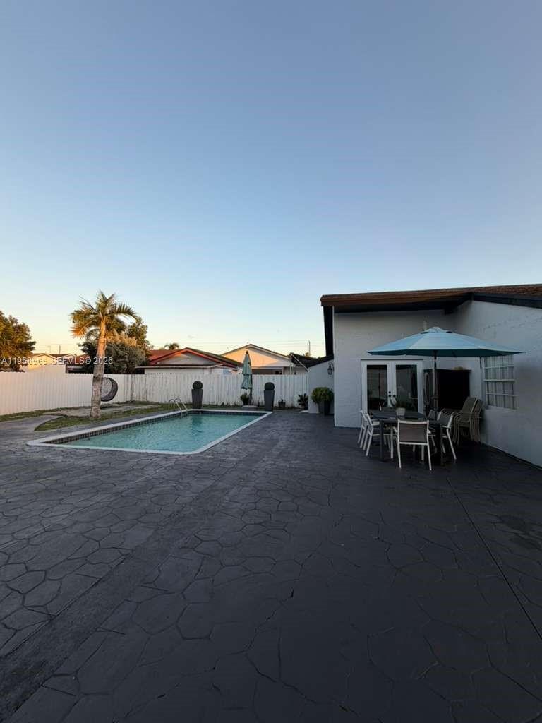 SOUTH MIAMI LAKES - Residential