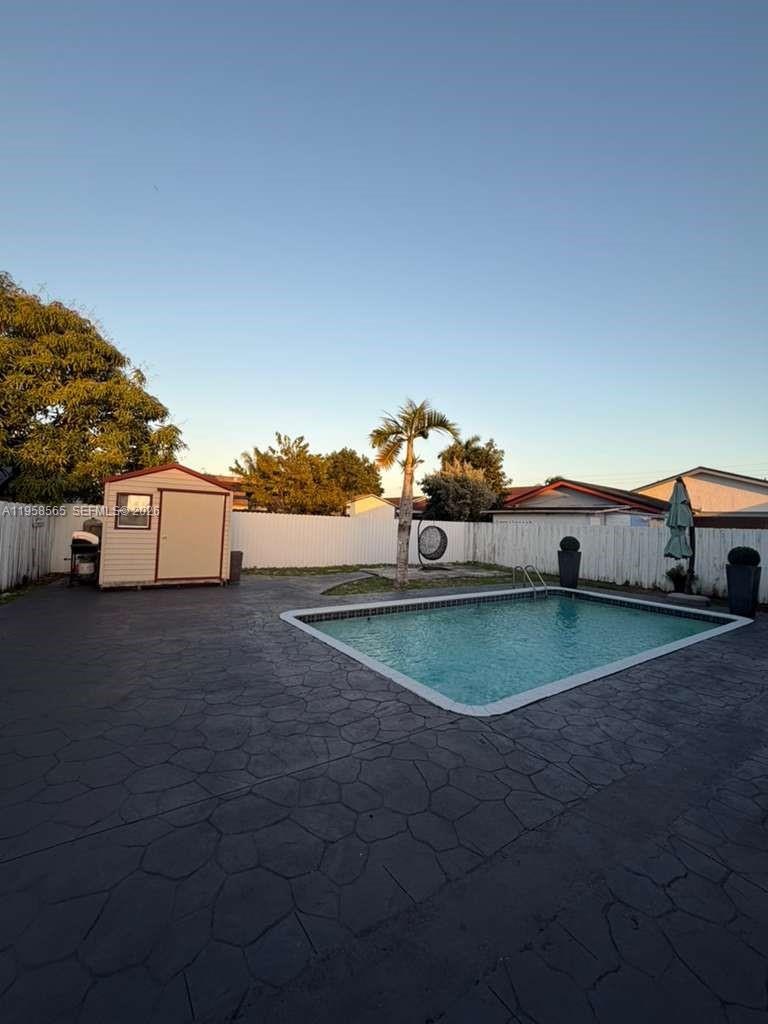 SOUTH MIAMI LAKES - Residential