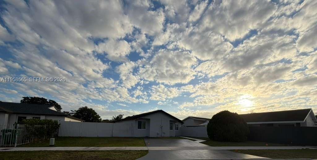 SOUTH MIAMI LAKES - Residential