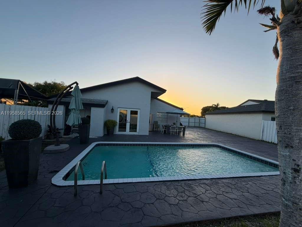 SOUTH MIAMI LAKES - Residential