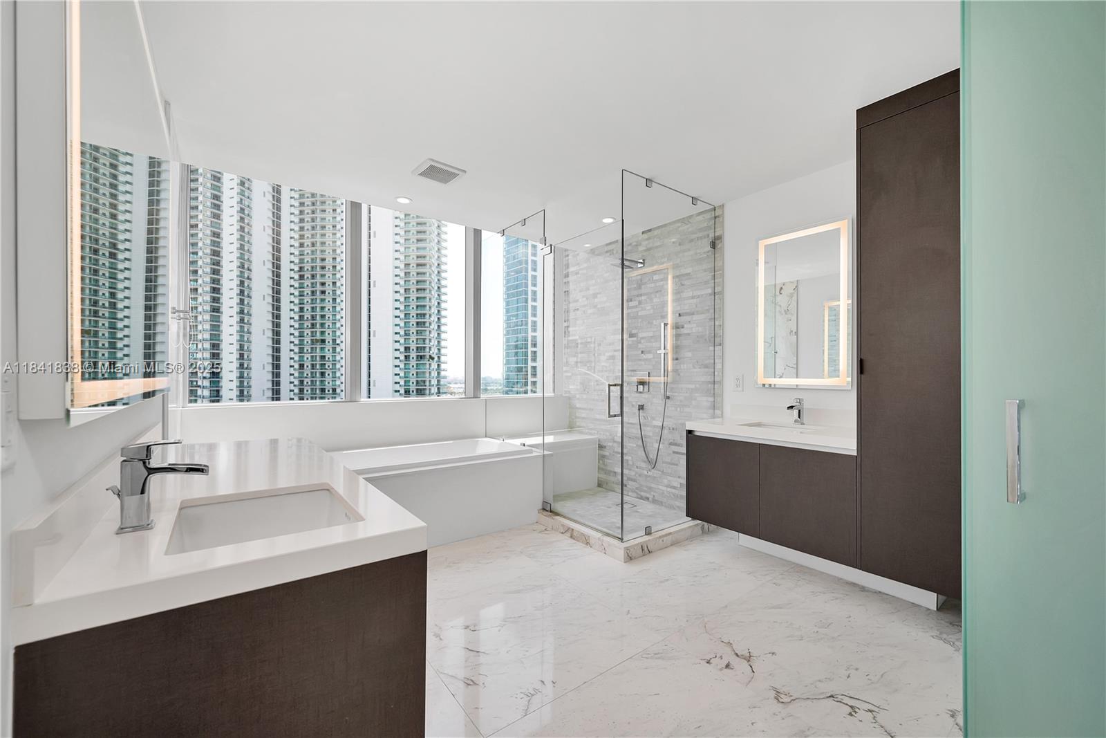 PARAMOUNT MIAMI WORLDCENTE - Residential Lease