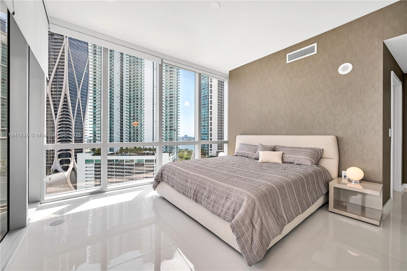 PARAMOUNT MIAMI WORLDCENTE - Residential Lease