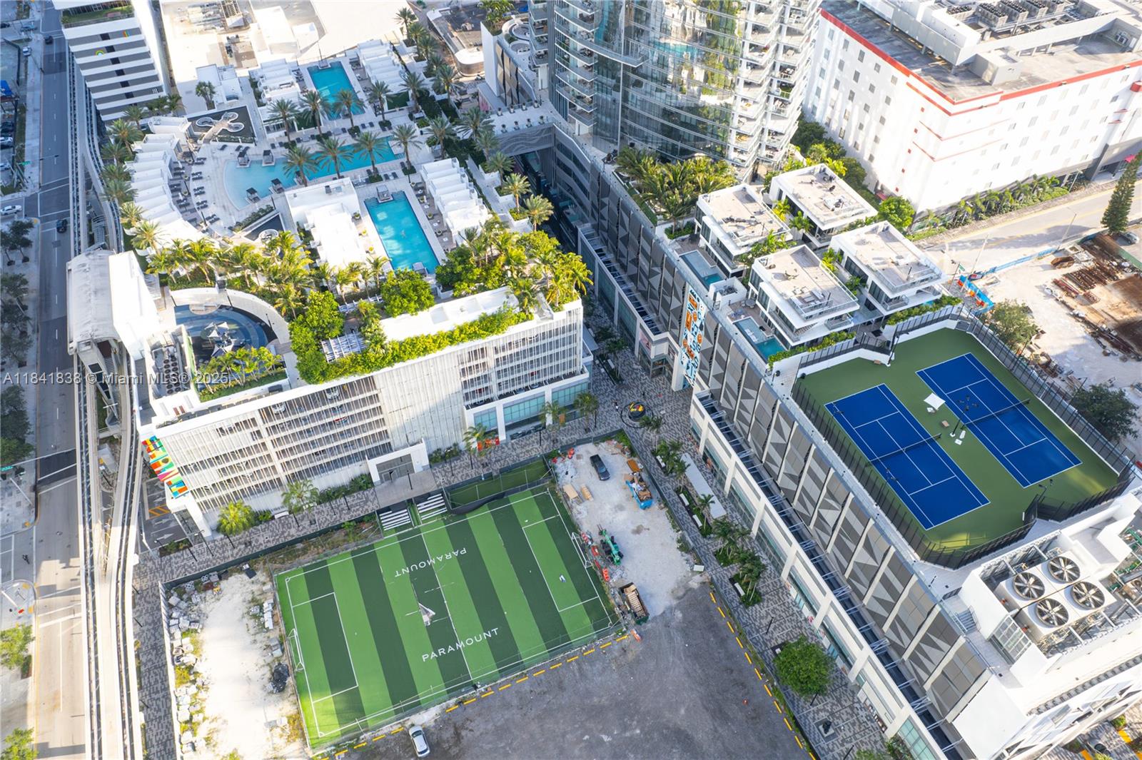 PARAMOUNT MIAMI WORLDCENTE - Residential Lease
