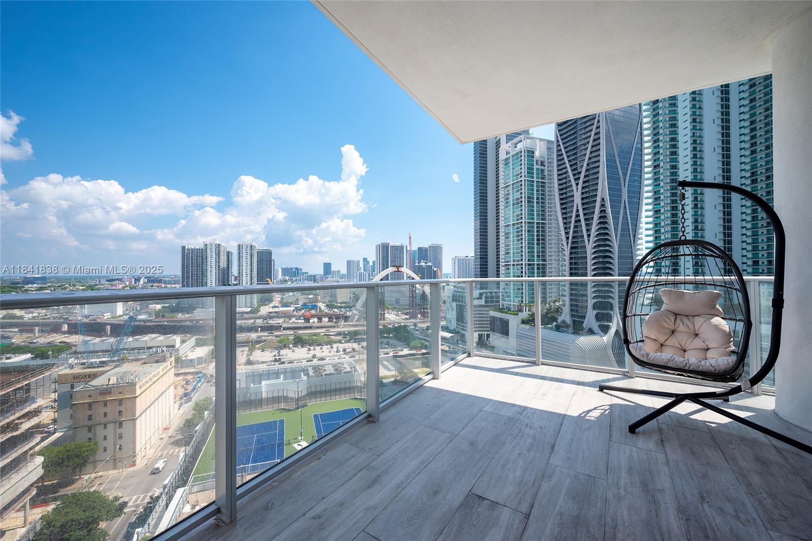 PARAMOUNT MIAMI WORLDCENTE - Residential Lease