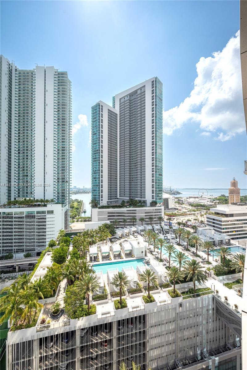 PARAMOUNT MIAMI WORLDCENTE - Residential Lease