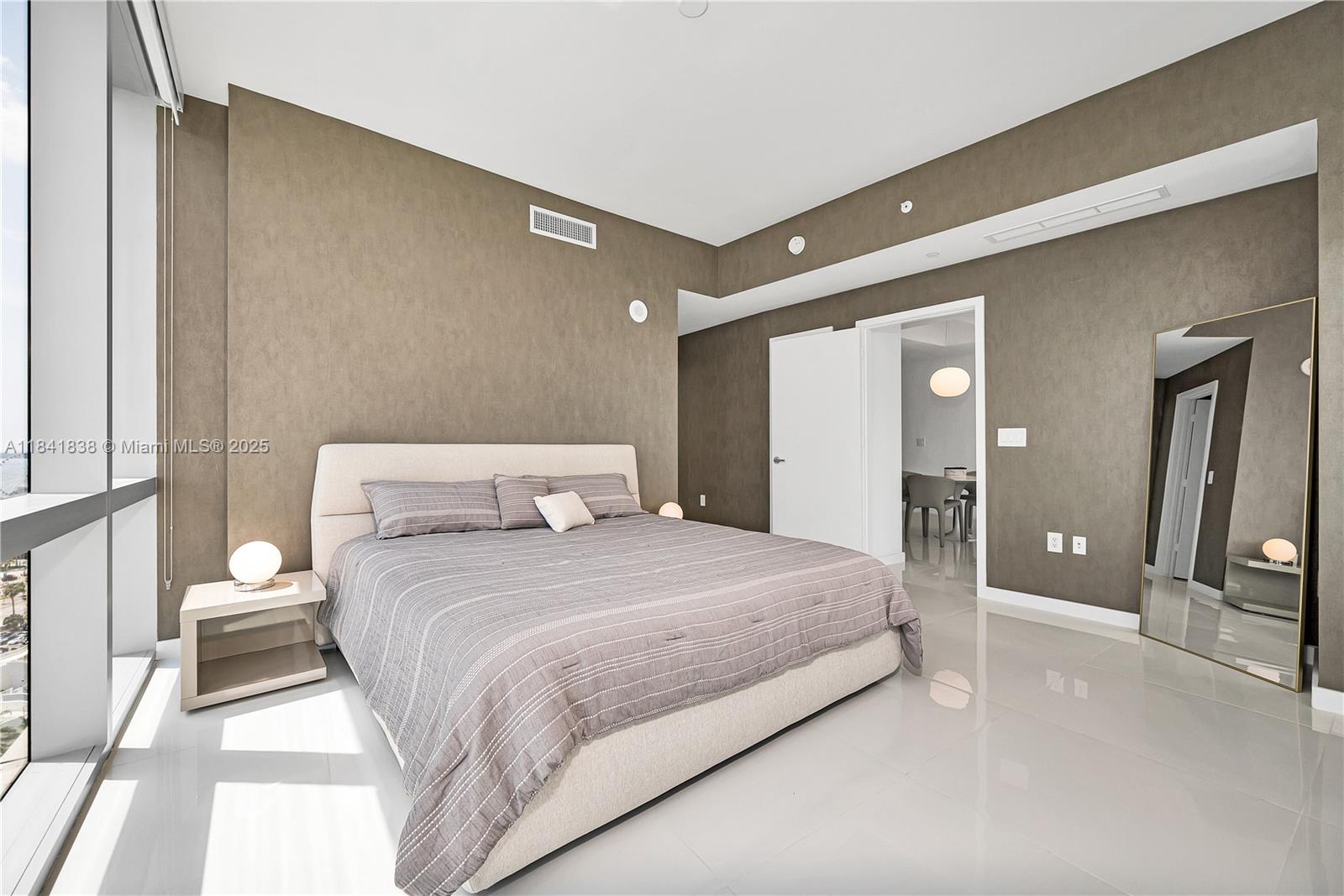 PARAMOUNT MIAMI WORLDCENTE - Residential Lease